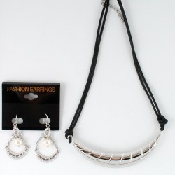 Набор из серьг и подвески на шею серебристый (7692)