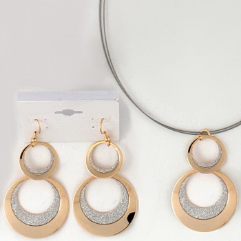 Набор из серьг и подвески на шею золотистый (7698)